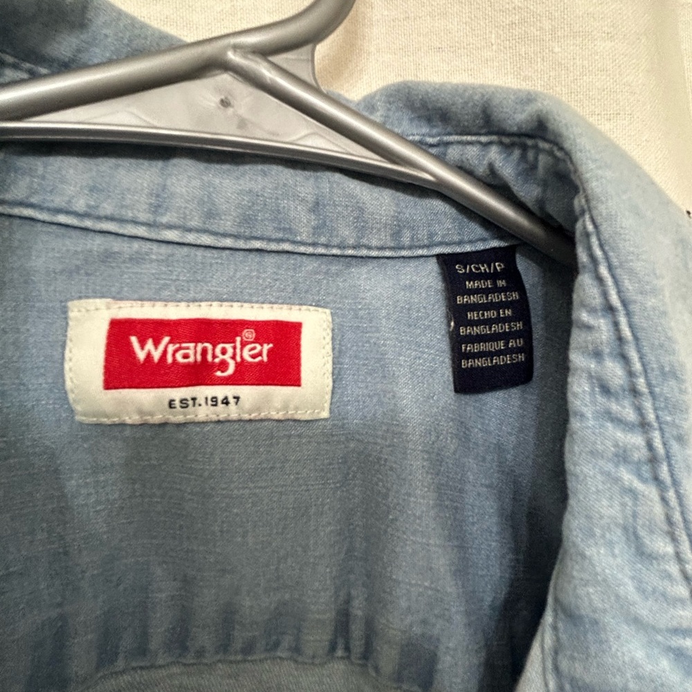 Small Wrangler button up. - Picture 4 of 4